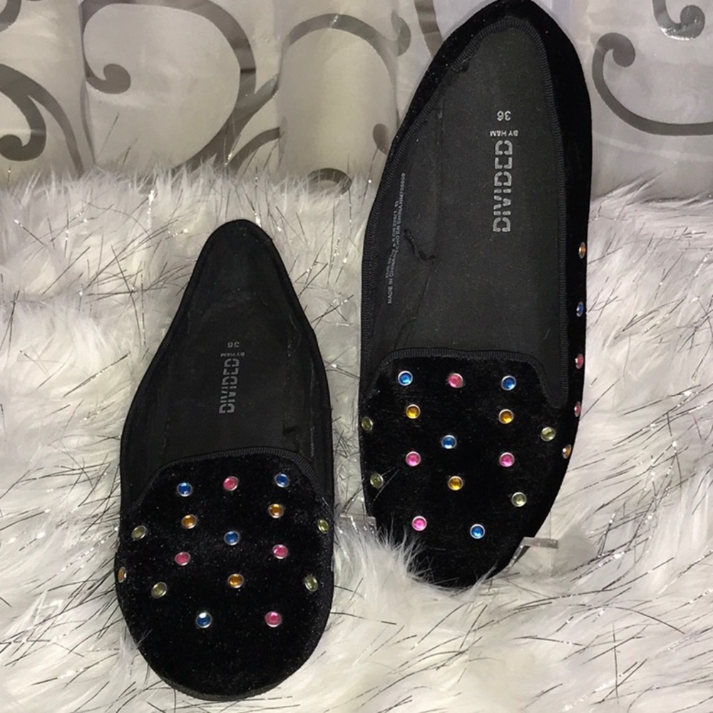 Velvet studded flats 👑